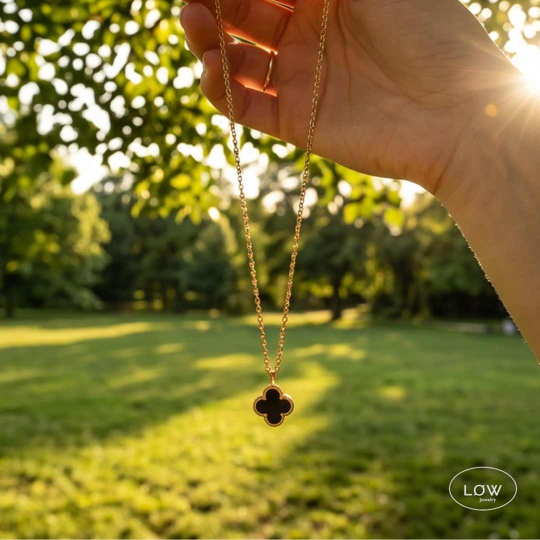 Firkløver halssmykke Color Clover Necklace – 18K Gold fra LØW Jewelry
