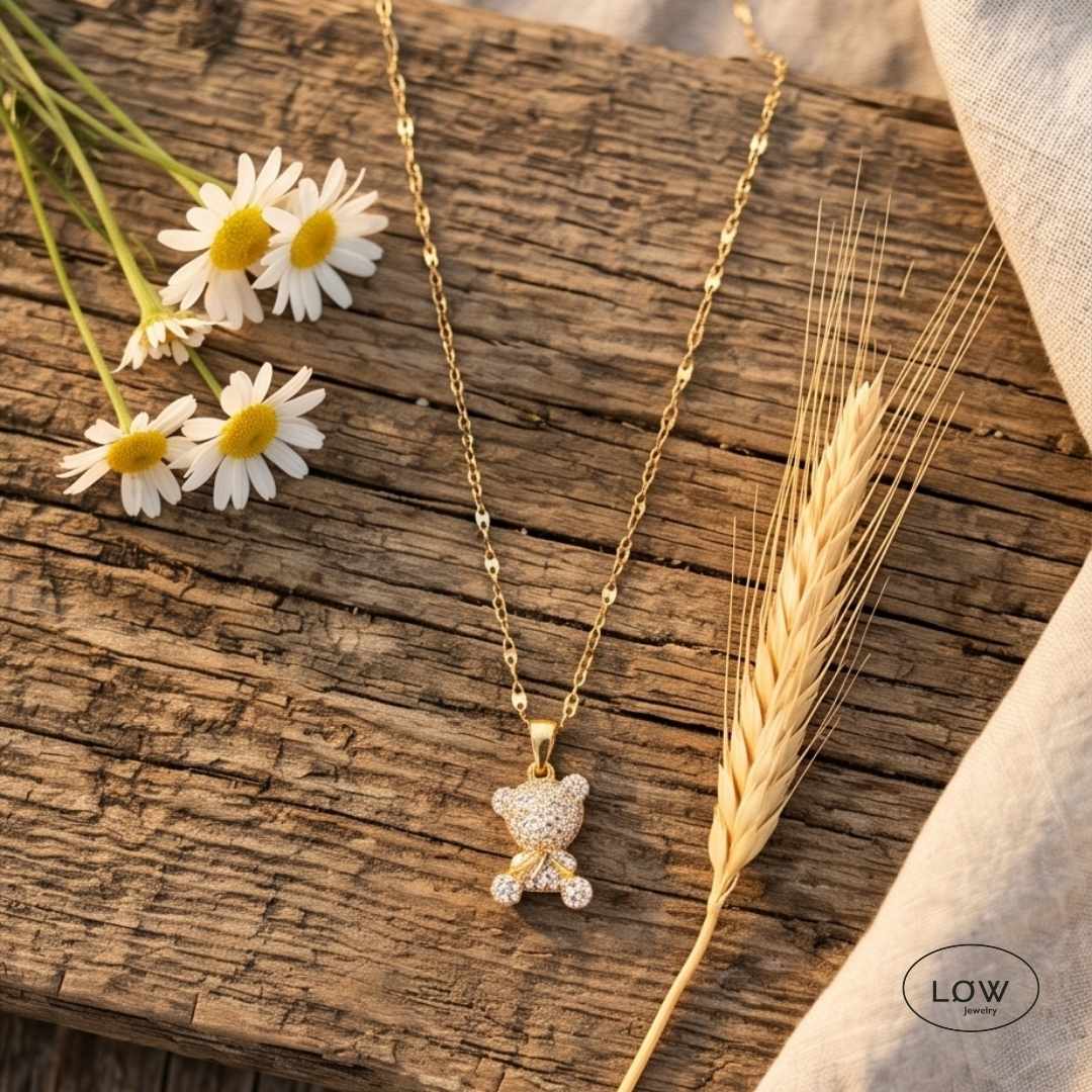 Smykke Crystal Teddy Bear Necklace Gold halssmykke LØW Jewelry