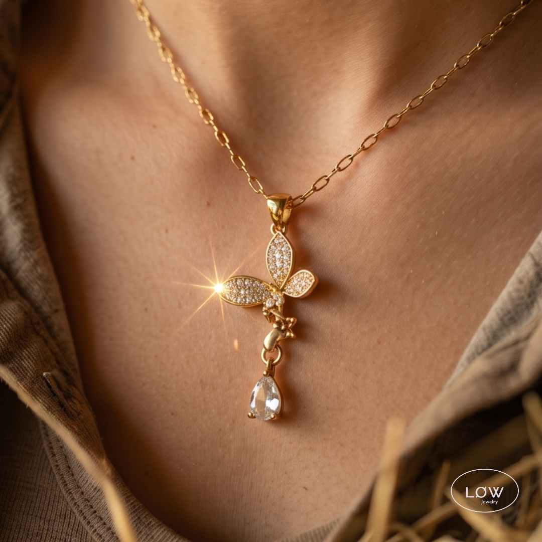 Halssmykke, smykke Elegant Butterfly Drop Necklace – Gold Tone LØW Jewelry