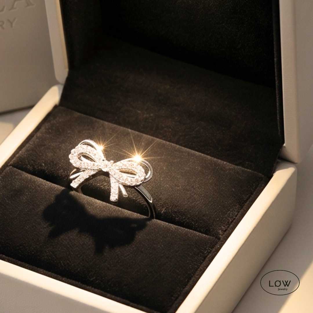 Élodie Bow Open Ring Silver fra LØW Jewelry justerbar