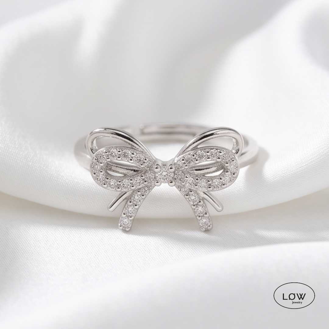 Élodie Bow Open Ring Silver fra LØW Jewelry justerbar