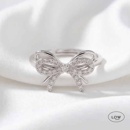 Élodie Bow Open Ring Silver fra LØW Jewelry justerbar