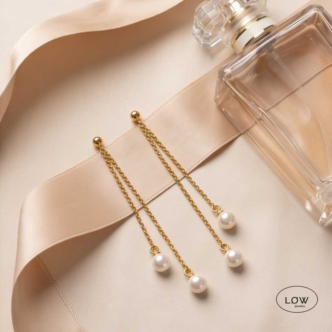 Élodie Pearl Drop Earrings Gold fra LØW Jewelry