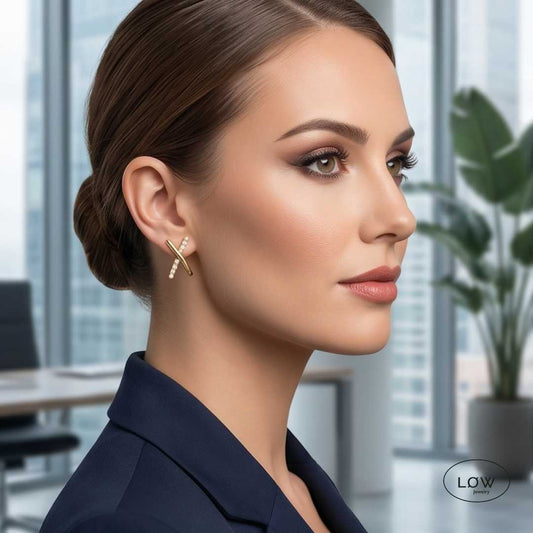 Étoile Cross Stud Earrings Gold fra LØW Jewelry ørepynt