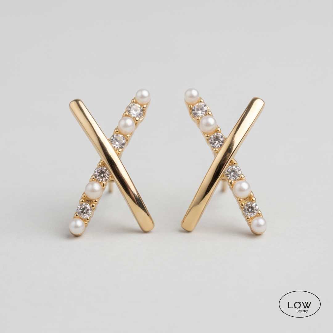 Étoile Cross Stud Earrings Gold fra LØW Jewelry ørepynt