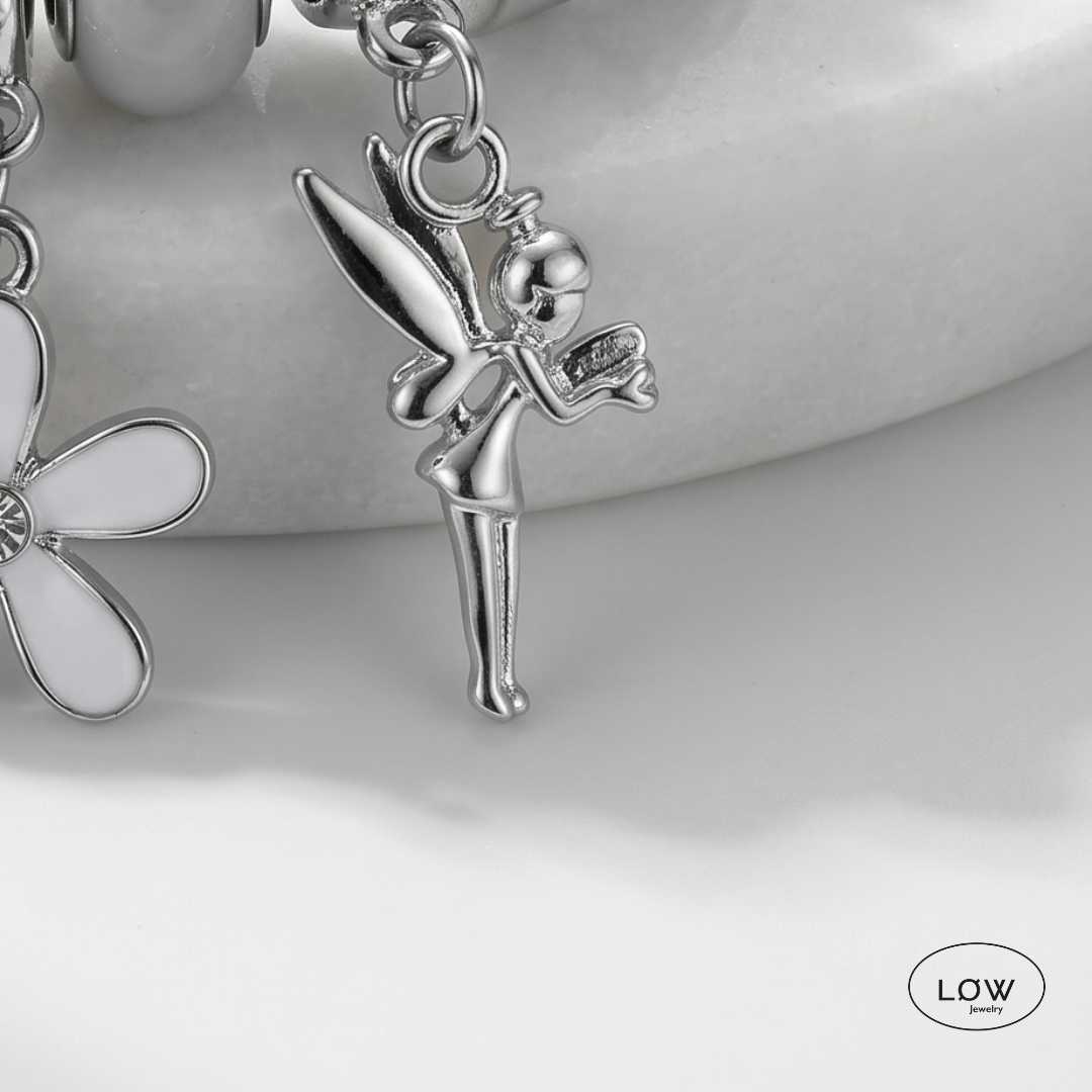 Charms armbånd ferdig fylt LØW Jewelry Fantasy Charm Bracelet LØW Jewelry Hvit
