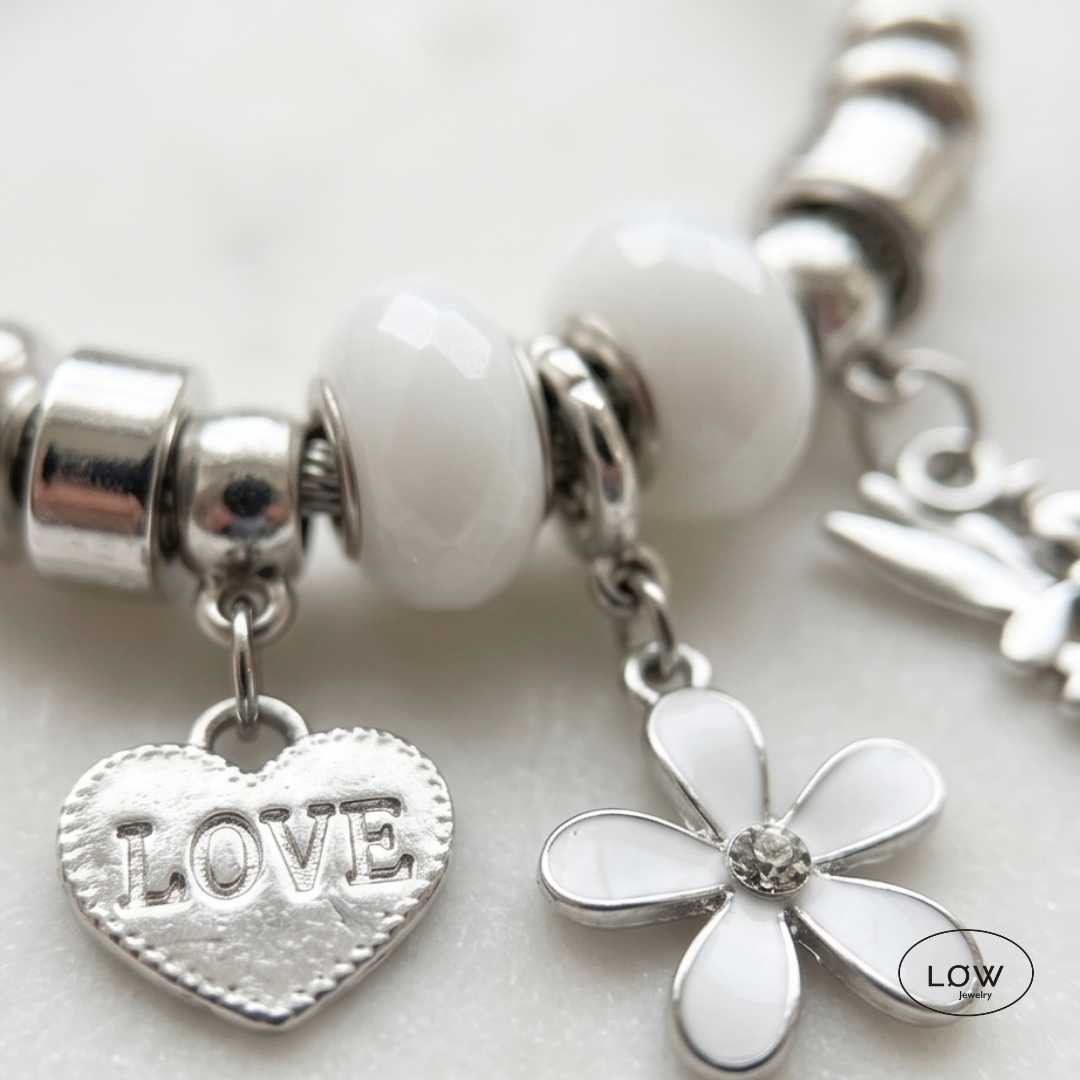 Charms armbånd ferdig fylt LØW Jewelry Fantasy Charm Bracelet LØW Jewelry Hvit