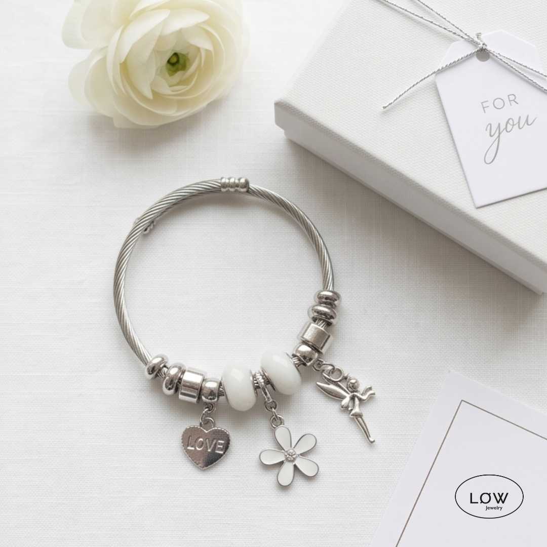 Charms armbånd ferdig fylt LØW Jewelry Fantasy Charm Bracelet LØW Jewelry Hvit