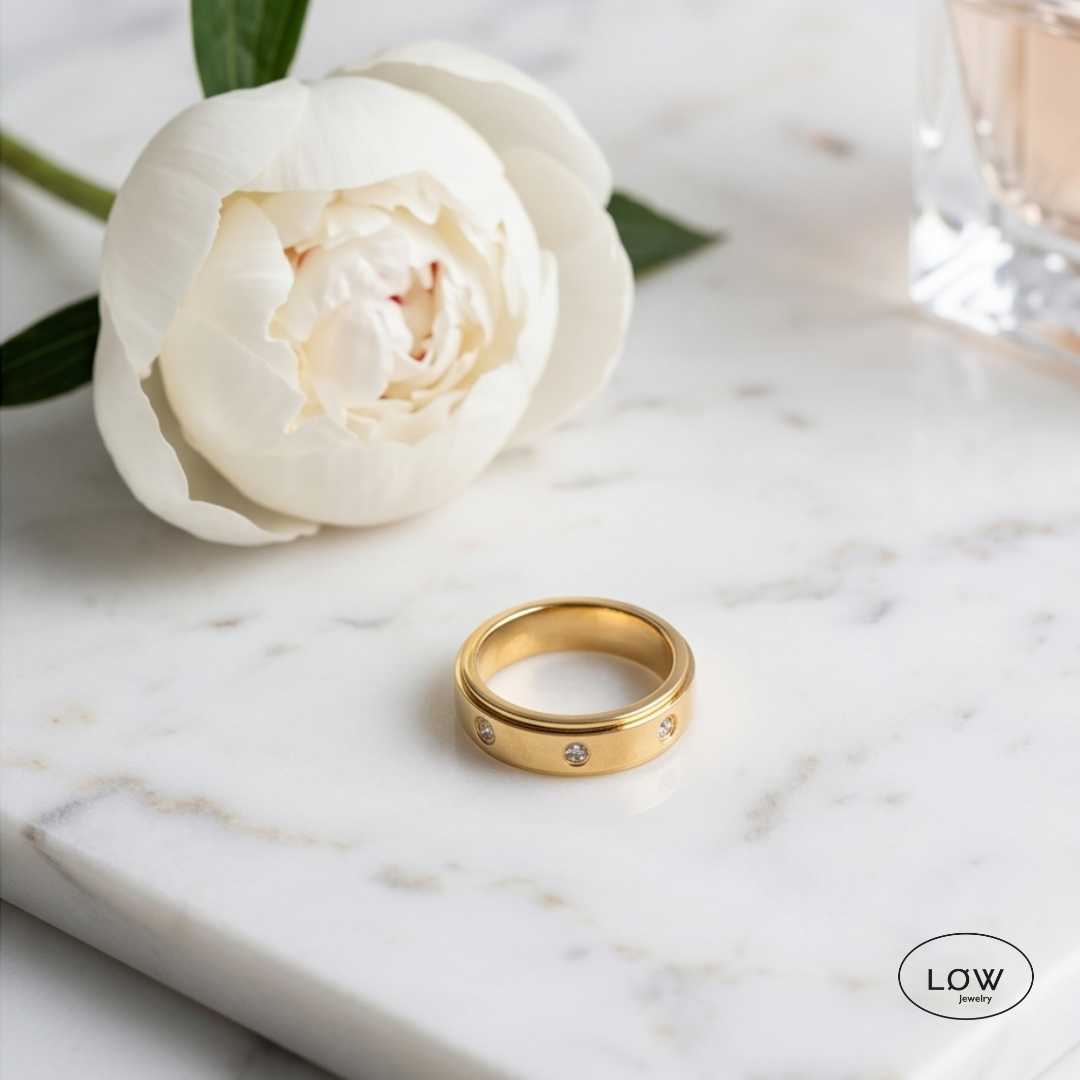 Orbit stressring gull. Roterbar fidget ring LØW Jewelry
