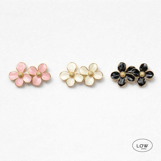 Fleur Enamel Flower Stud Earrings Gold fra LØW Jewelry Blomst øredobber