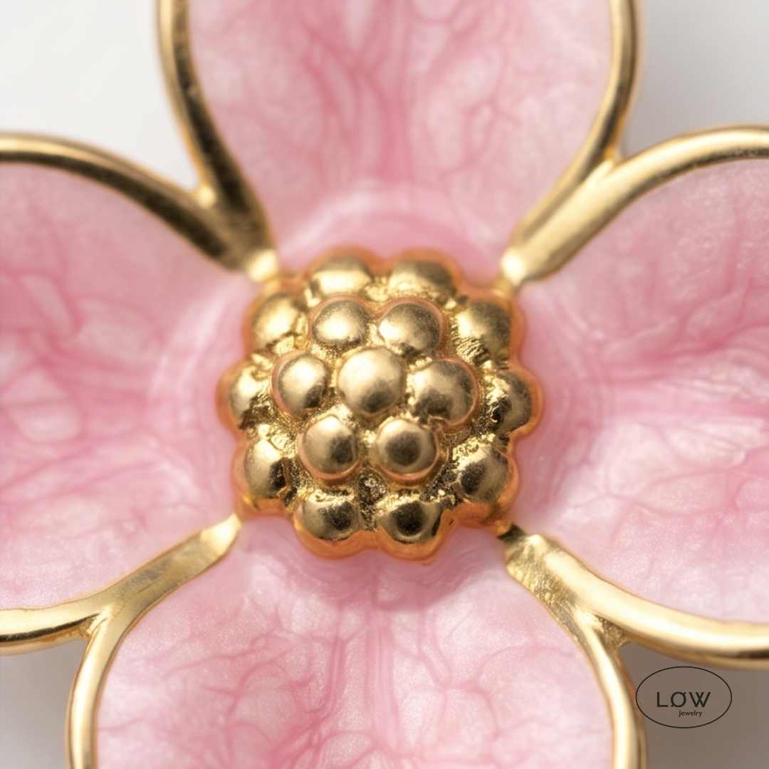 Fleur Enamel Flower Stud Earrings Gold fra LØW Jewelry Blomst øredobber