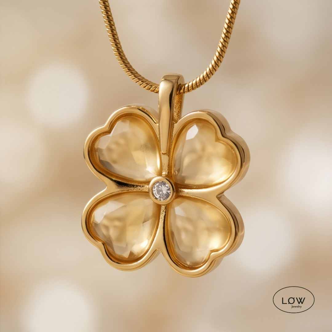 Floris White Flower Necklace Gold fra LØW Jewelry halssmykke