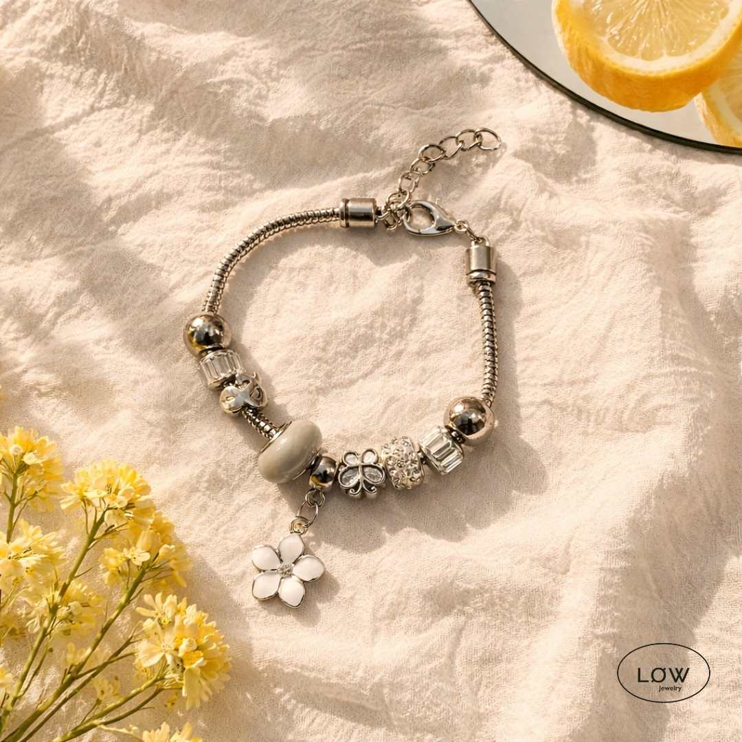 Flower Muse Charms Bracelet White | Charms armbånd hvit LØW Jewelry