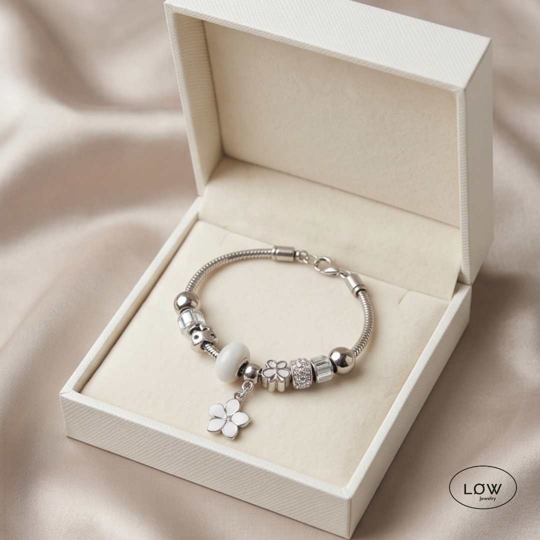 Flower Muse Charms Bracelet White | Charms armbånd hvit LØW Jewelry