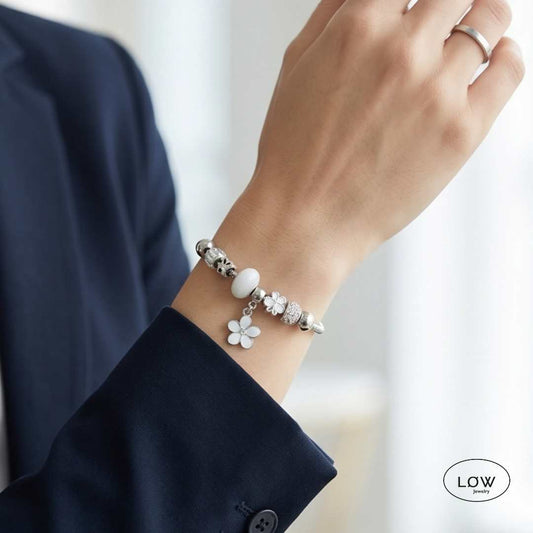 Flower Muse Charms Bracelet White | Charms armbånd hvit LØW Jewelry