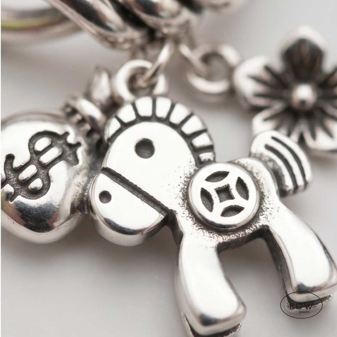 Fortuna Charm Ring fra LØW Jewelry open justerbar ring belagt med sølv
