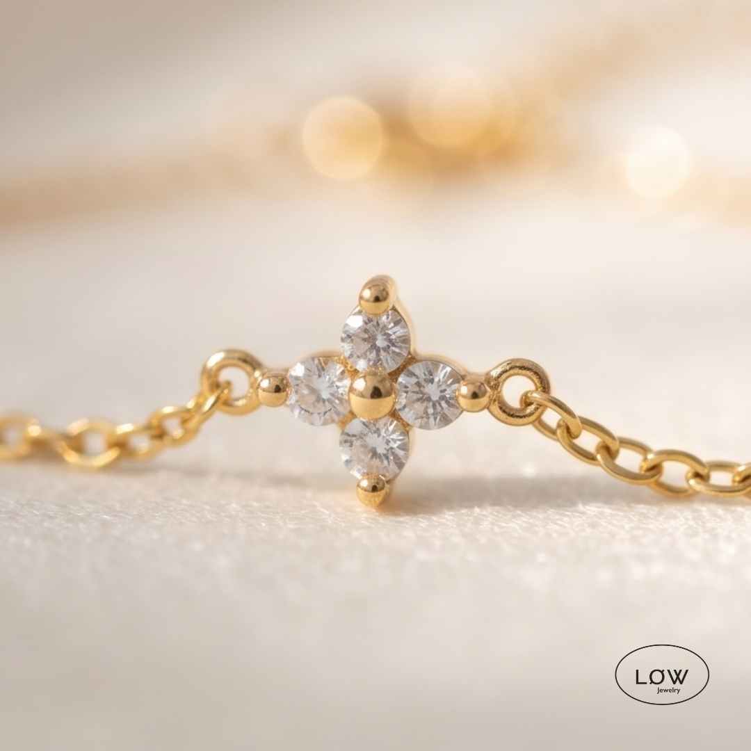 Armbånd Four-Leaf Clover Zircon Bracelet, messing belagt med 18K gull LØW Jewelry