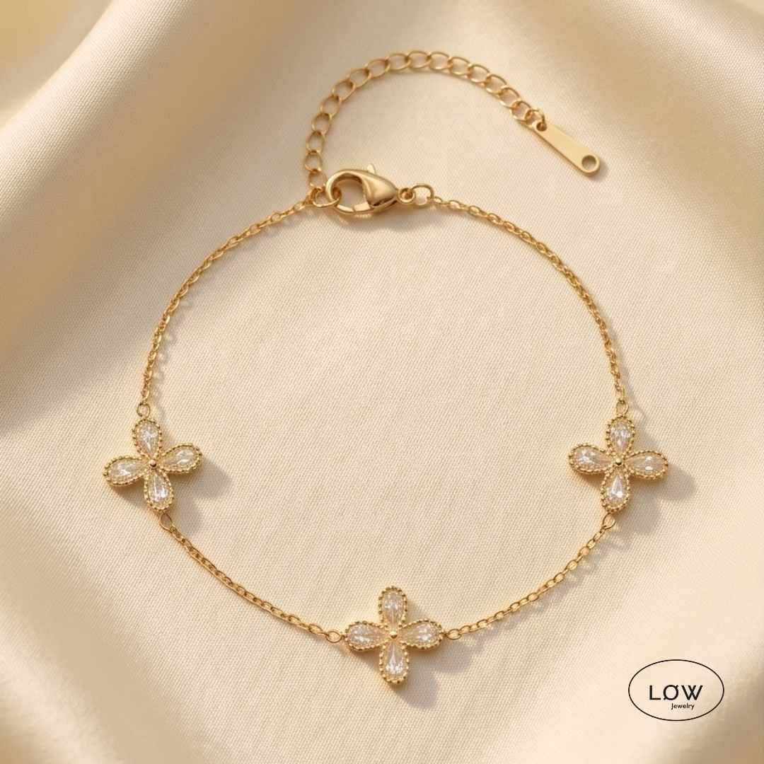 Armbånd French Romantic Clover Bracelet rustfritt stål belagt med 18K gull zircona stener LØW Jewelry