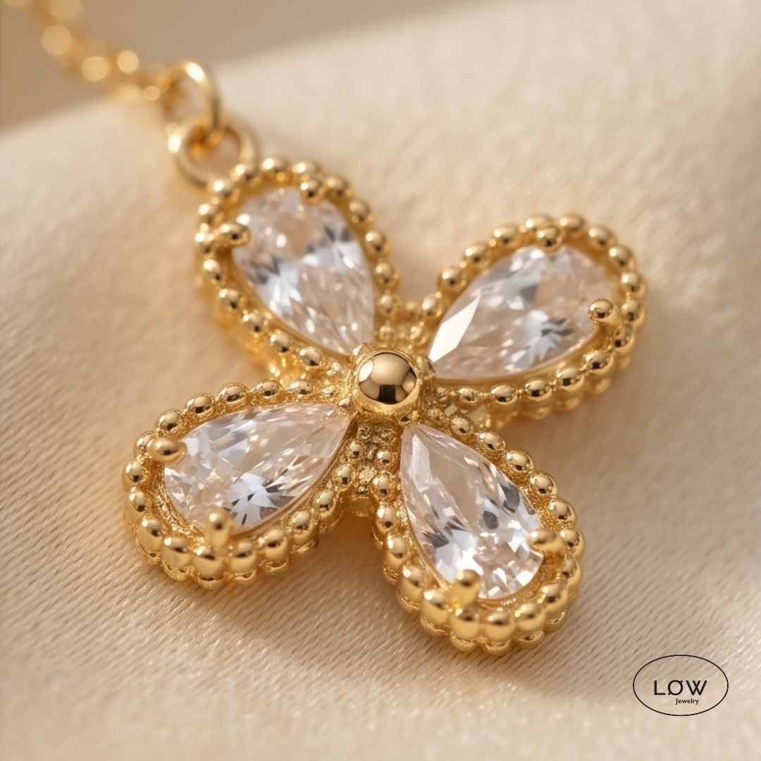 Armbånd French Romantic Clover Bracelet rustfritt stål belagt med 18K gull zircona stener LØW Jewelry