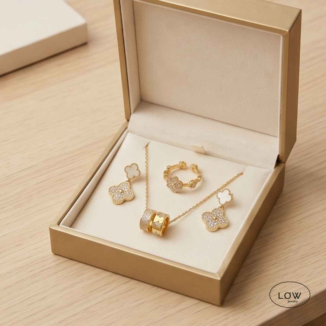 Golden Clover Jewelry Bundle fra LØW Jewelry smykkesett tilbud 