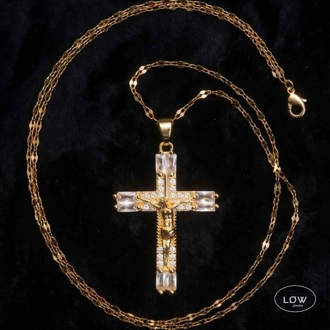 Halssmykke kors med krusifiks Golden Crucifix Cross Pendant Necklace LØW Jewelry