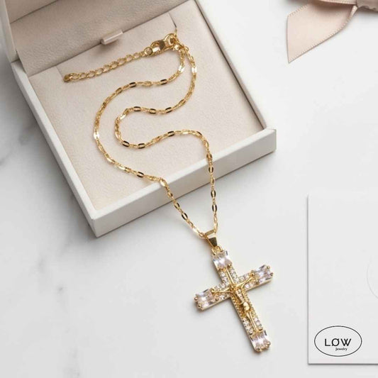Halssmykke kors med krusifiks Golden Crucifix Cross Pendant Necklace LØW Jewelry