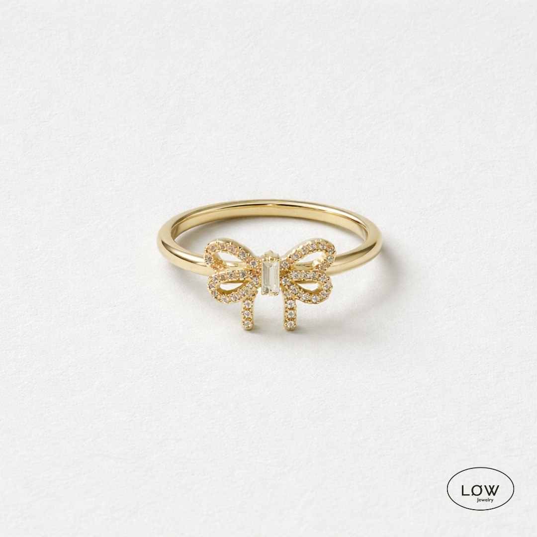 Golden Bow Ring – justerbar open ring fra LØW Jewelry