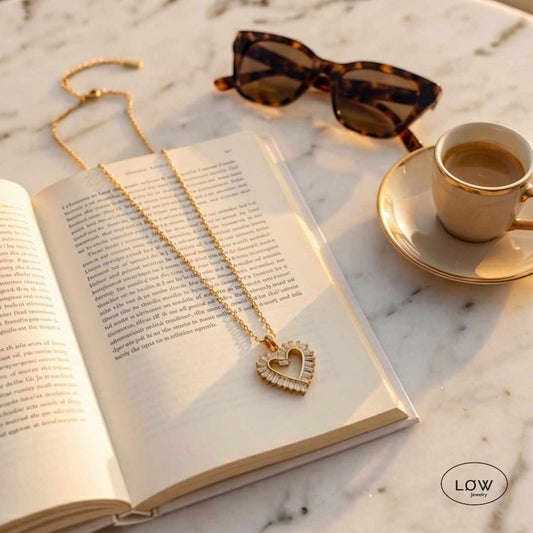Halo Heart Zircon Necklace Gold fra LØW Jewelry