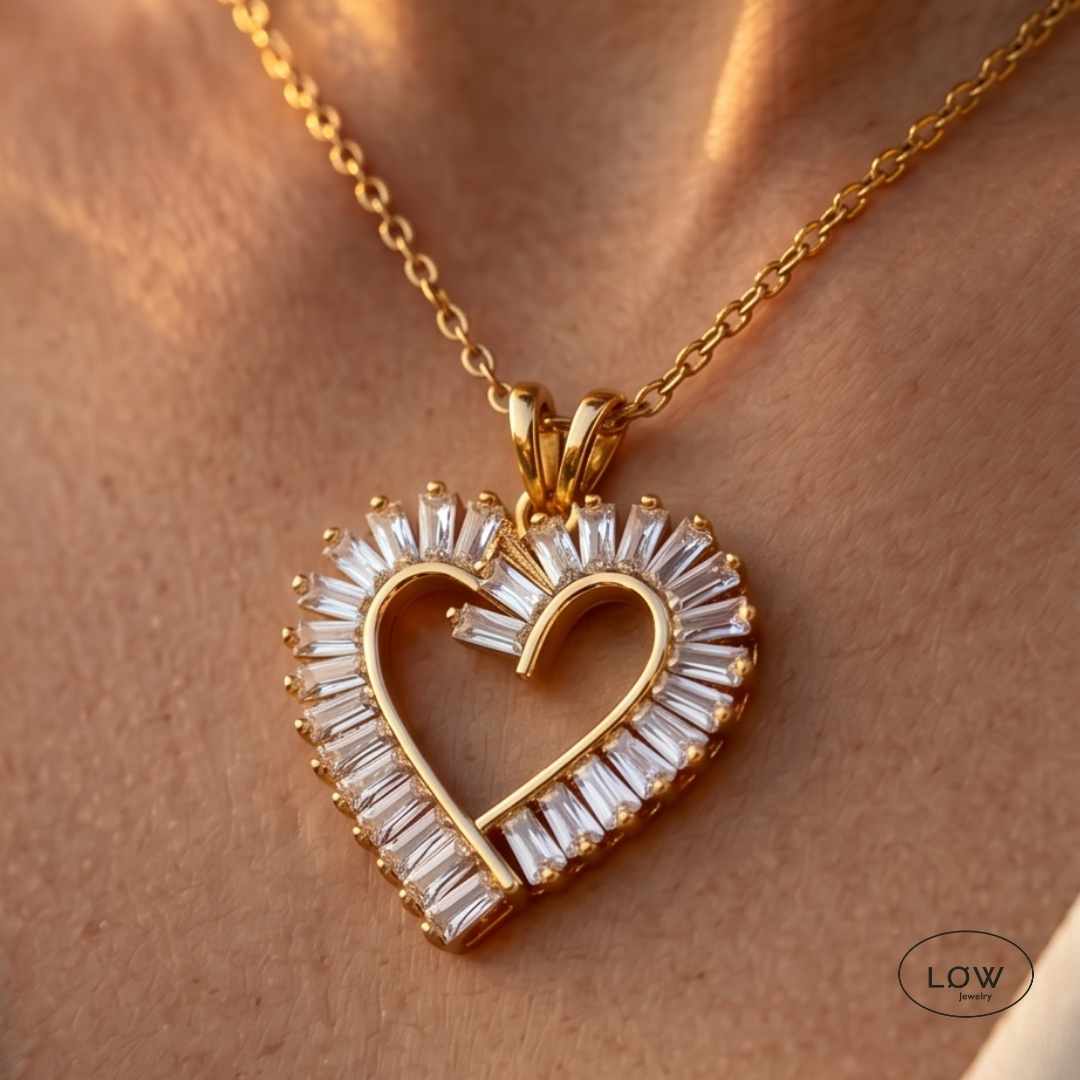 Halo Heart Zircon Necklace Gold fra LØW Jewelry