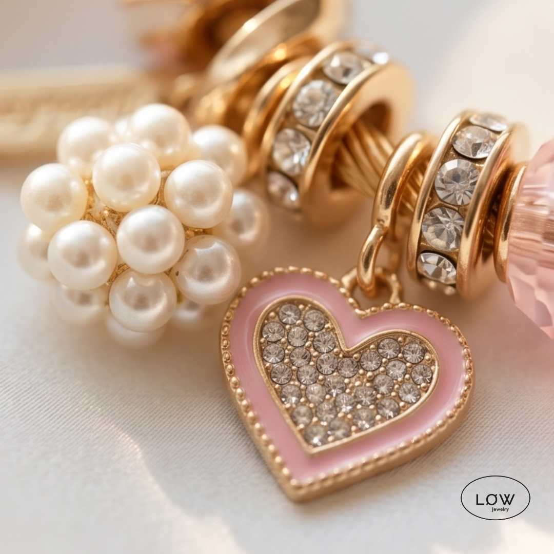Heart Charms Bracelet Cuff – romantisk charms armbånd med hjerte, zirconia og perler LØW Jewelry