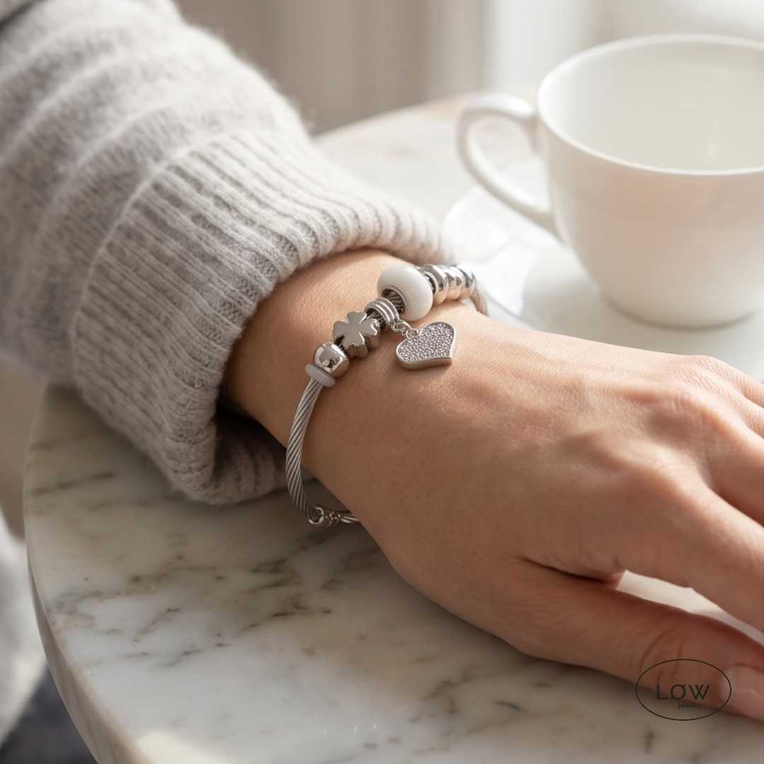 Heart Charms Bracelet LØW – charms armbånd med hjerte charms hvit LØW Jewelry