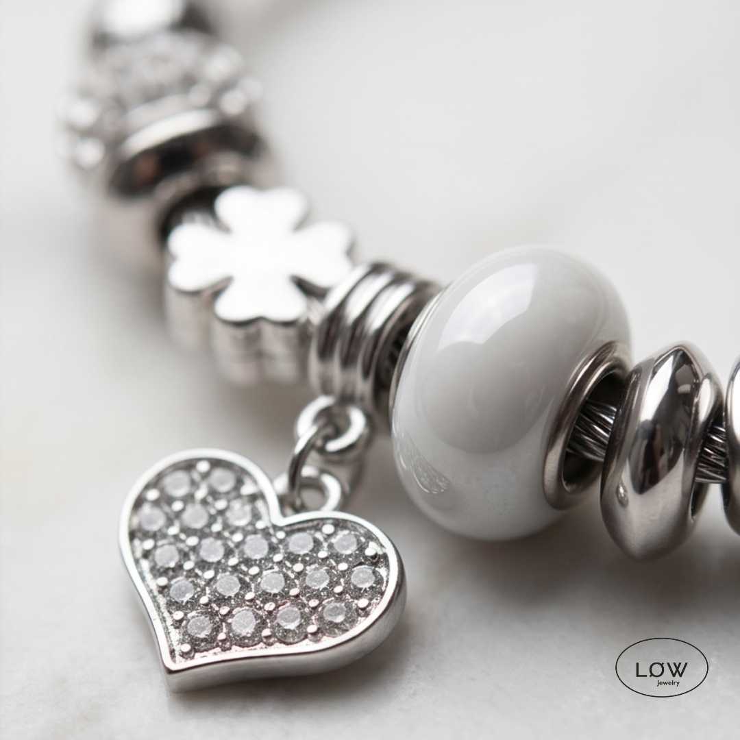 Heart Charms Bracelet LØW – charms armbånd med hjerte charms hvit LØW Jewelry