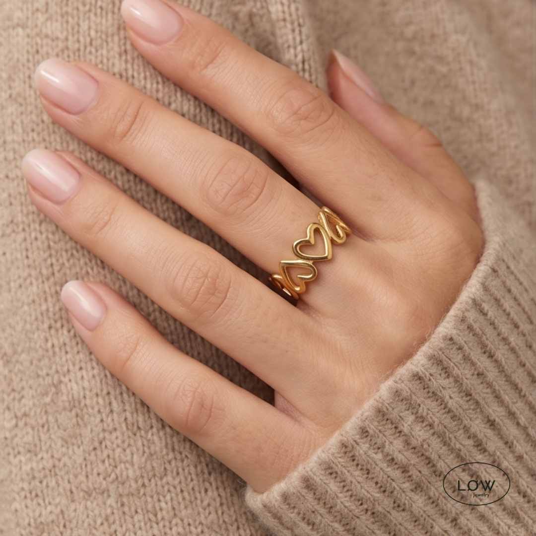Heart Open Ring – justerbar ring fra LØW Jewelry rustfritt stål belagt med 18K gull