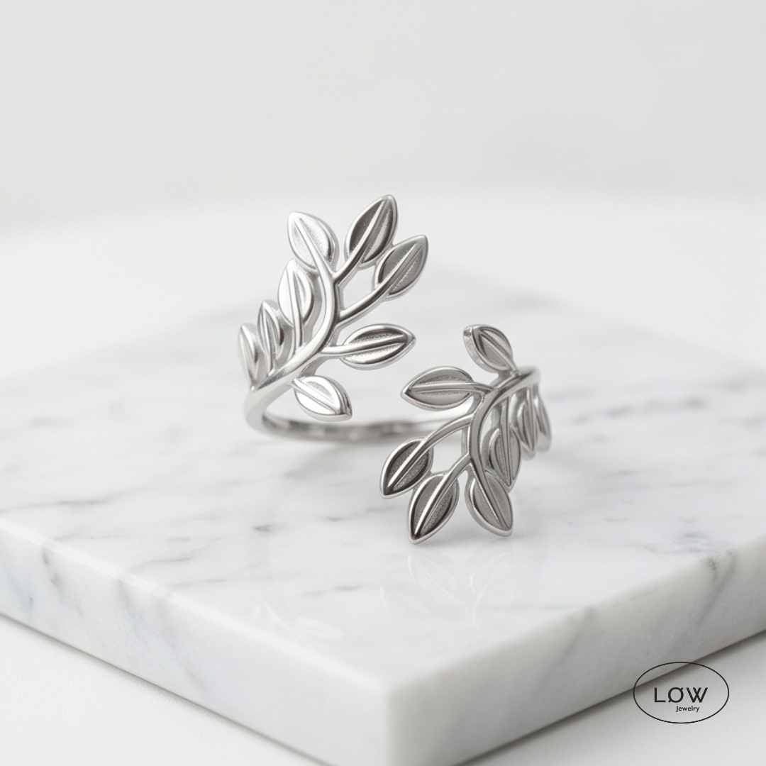 Leaf Open Ring White Gold fra LØW Jewelry justerbar ring rustfritt stål belagt med 18K hvitt gull