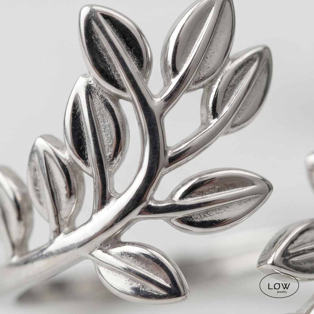 Leaf Open Ring White Gold fra LØW Jewelry justerbar ring rustfritt stål belagt med 18K hvitt gull
