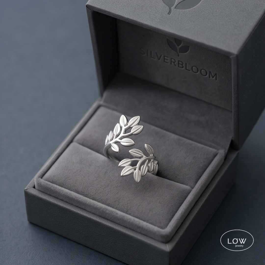 Leaf Open Ring White Gold fra LØW Jewelry justerbar ring rustfritt stål belagt med 18K hvitt gull