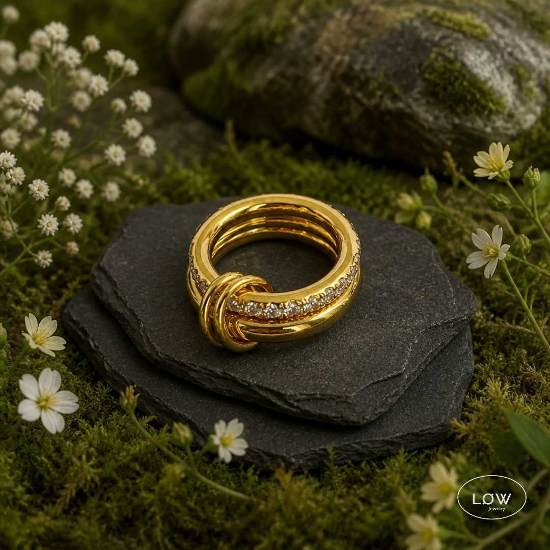 Linké Ring fra LØW Jewelry sammenlinket to ringer stainless steel zircona allianse