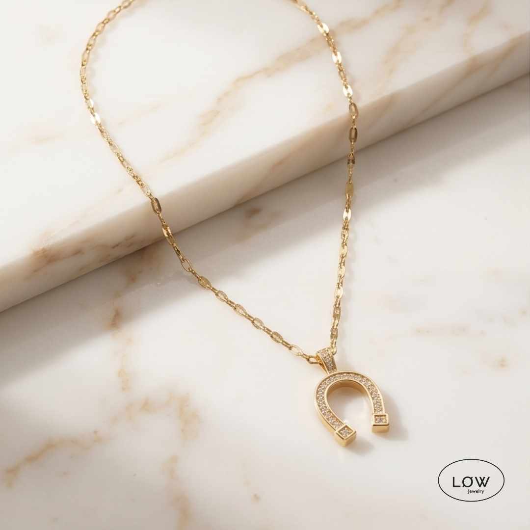 Smykke  Lucky Horseshoe Necklace Gold halssmykke LØW Jewelry