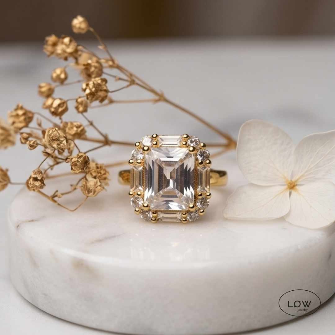 Lumière Solitaire Open Ring Gold fra LØW Jewelry justerbar