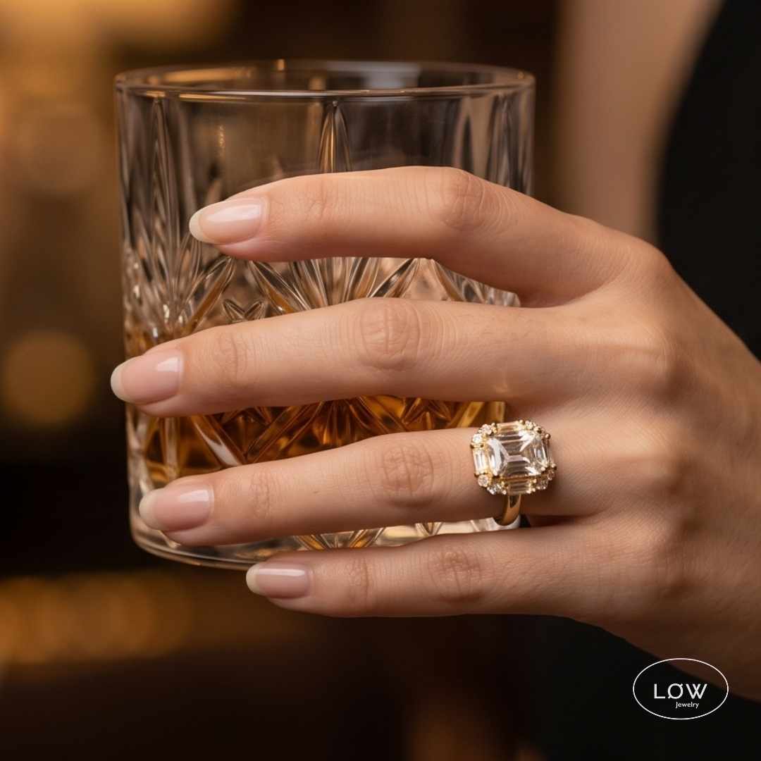 Lumière Solitaire Open Ring Gold fra LØW Jewelry justerbar