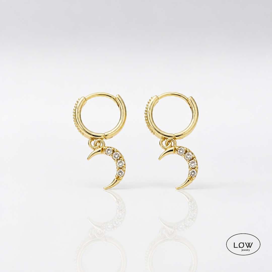 Luna Charm Hoop Earrings Gold fra LØW Jewelry øreringer