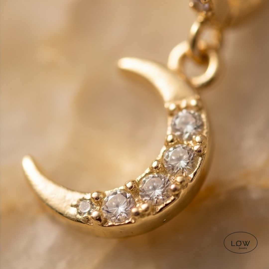 Luna Charm Hoop Earrings Gold fra LØW Jewelry øreringer