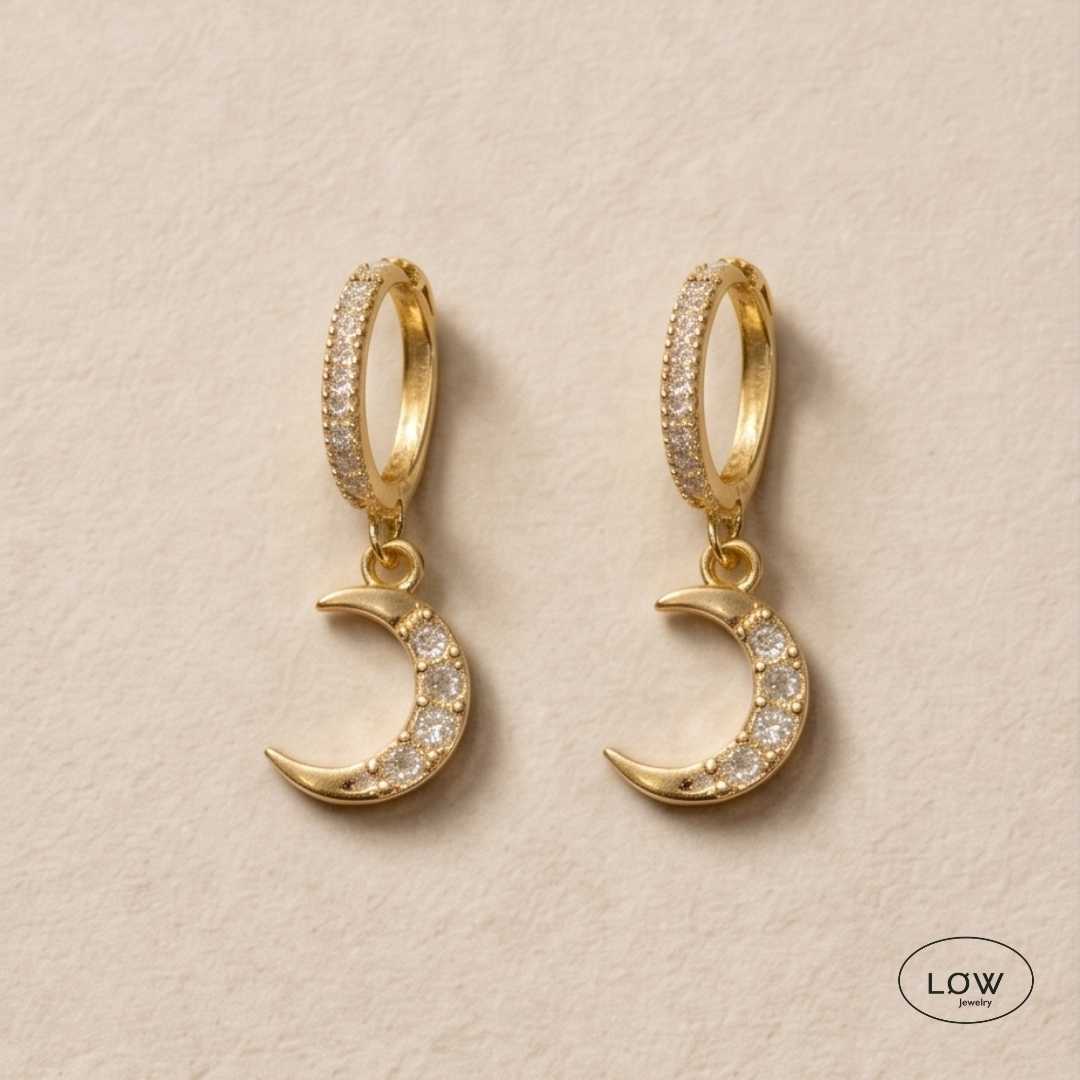 Luna Charm Hoop Earrings Gold fra LØW Jewelry øreringer