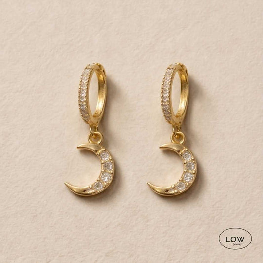 Luna Charm Hoop Earrings Gold fra LØW Jewelry øreringer