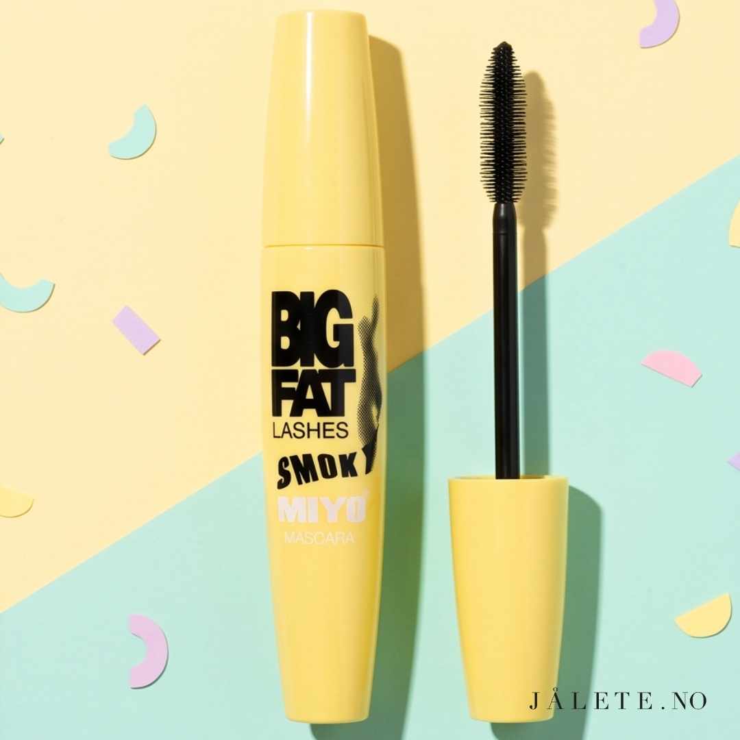 MIYO Big Fat Smokey Mascara er en vegansk mascara som gir opptil 200 % fyldigere vipper med intens smokey-effekt. Med pleiende ingredienser og silikonbørste.
