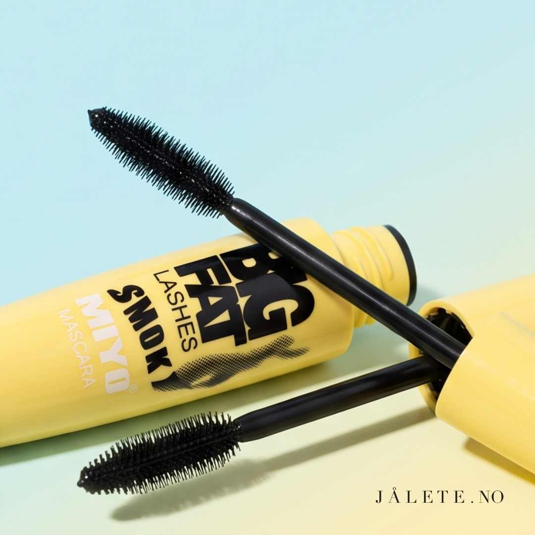 MIYO Big Fat Smokey Mascara er en vegansk mascara som gir opptil 200 % fyldigere vipper med intens smokey-effekt. Med pleiende ingredienser og silikonbørste.
