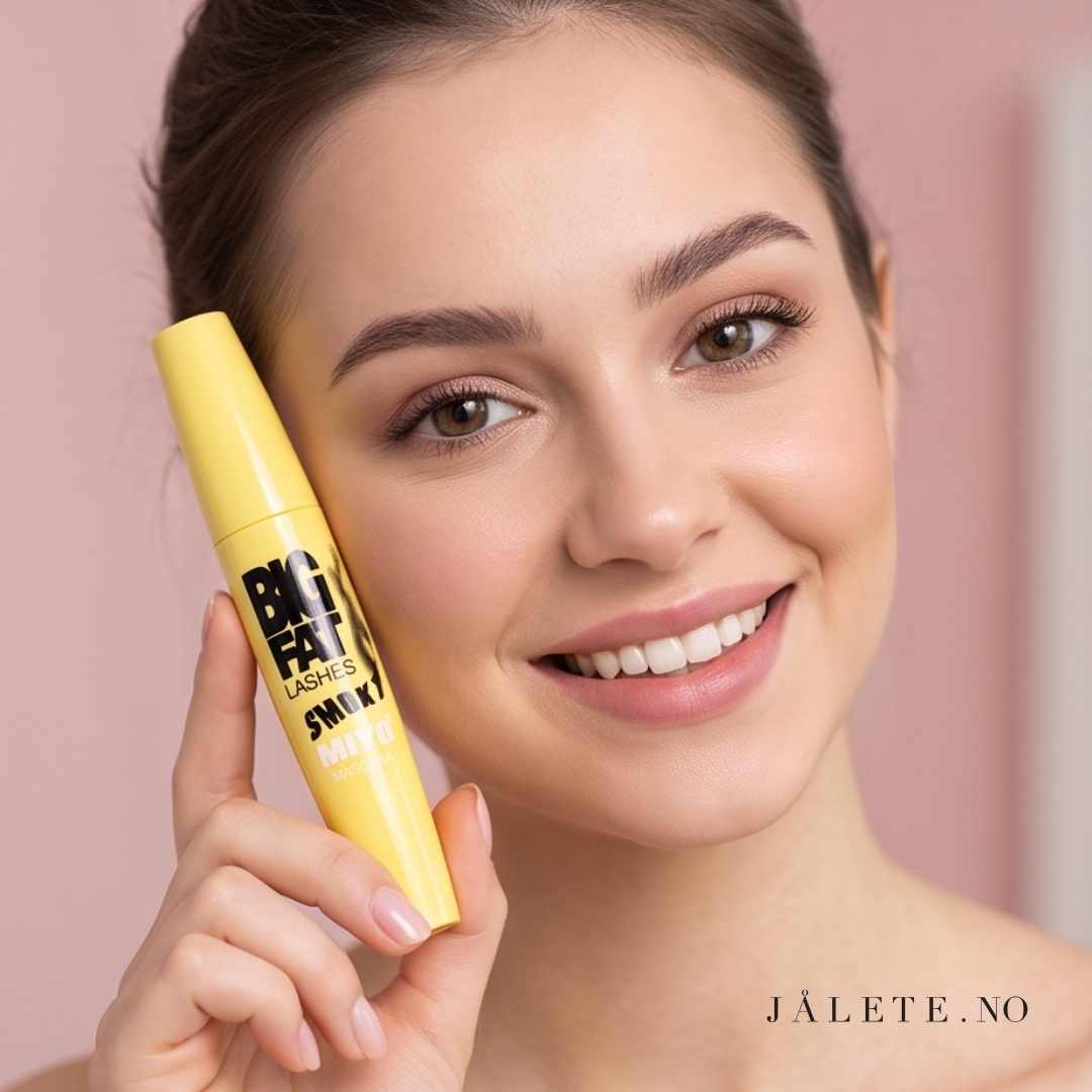 MIYO Big Fat Smokey Mascara er en vegansk mascara som gir opptil 200 % fyldigere vipper med intens smokey-effekt. Med pleiende ingredienser og silikonbørste.
