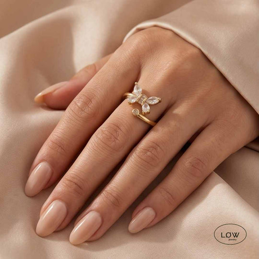 Mini Butterfly Ring – justerbar open ring fra LØW Jewelry stainless steel platet 18K gold