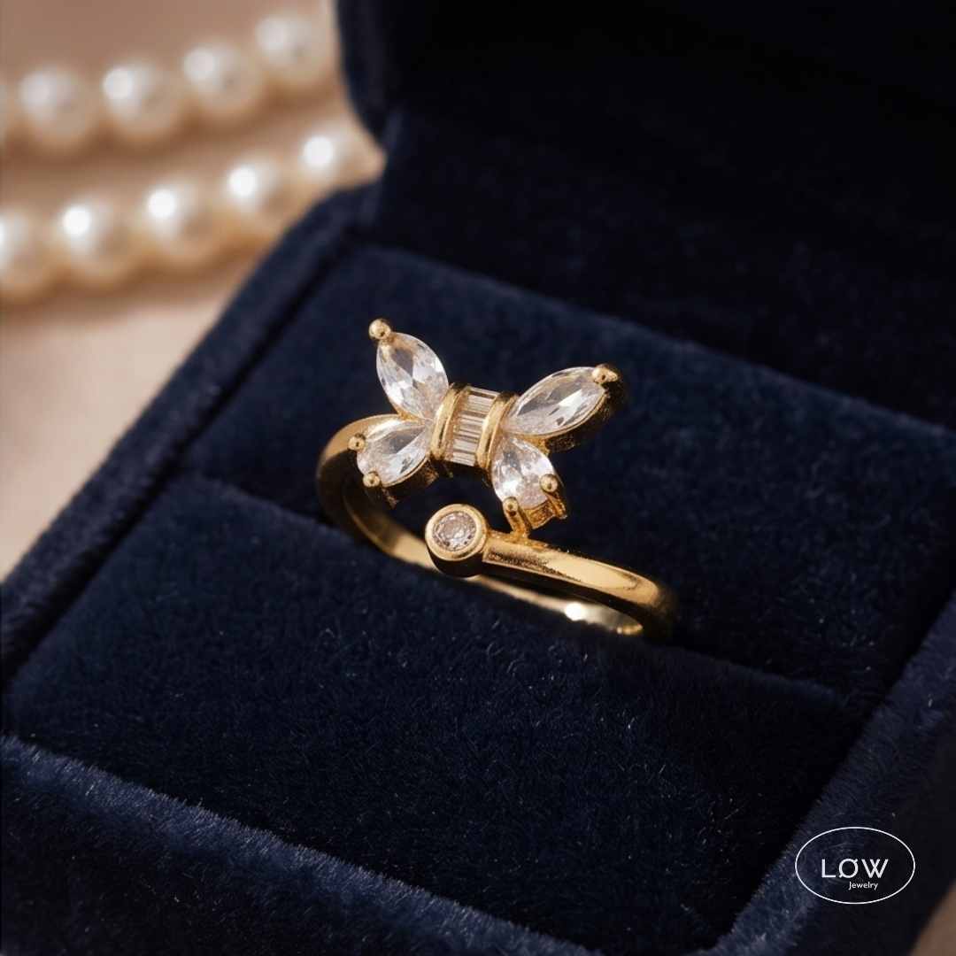 Mini Butterfly Ring – justerbar open ring fra LØW Jewelry stainless steel platet 18K gold