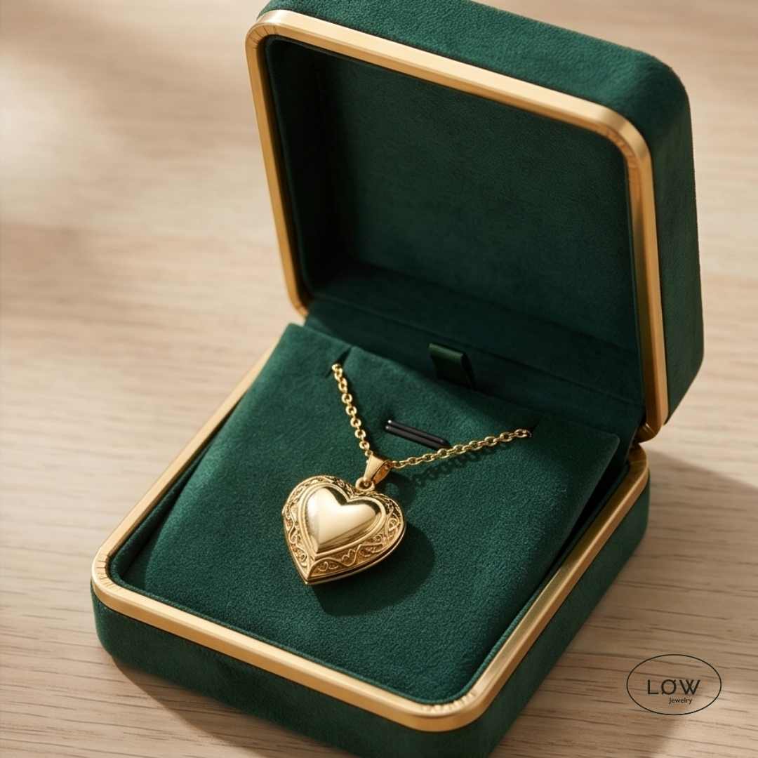 Halssmykke Minimal Heart Locket Necklace Gold smykke LØW Jewelry